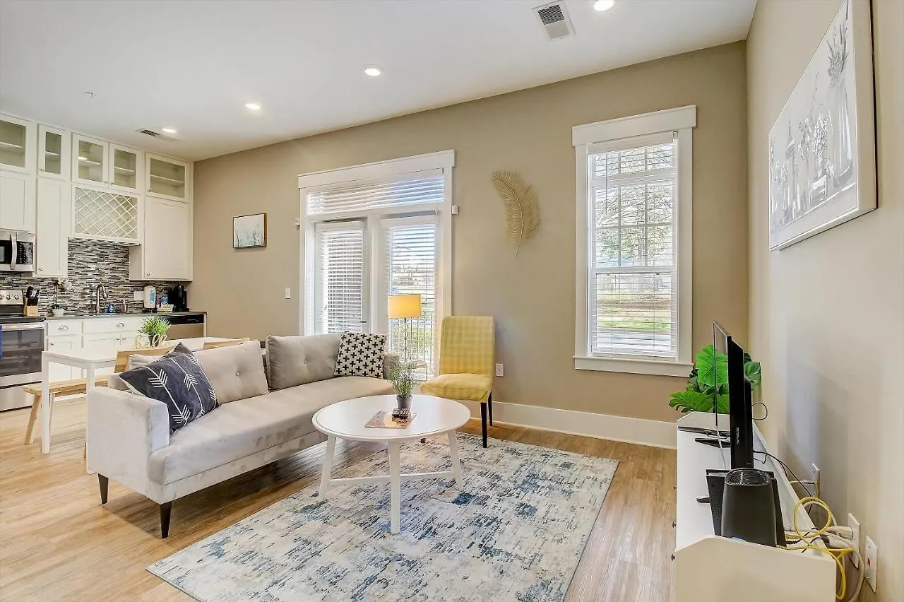 Frontdesk Village At Commonwealth Apts Plaza Midwood Charlotte