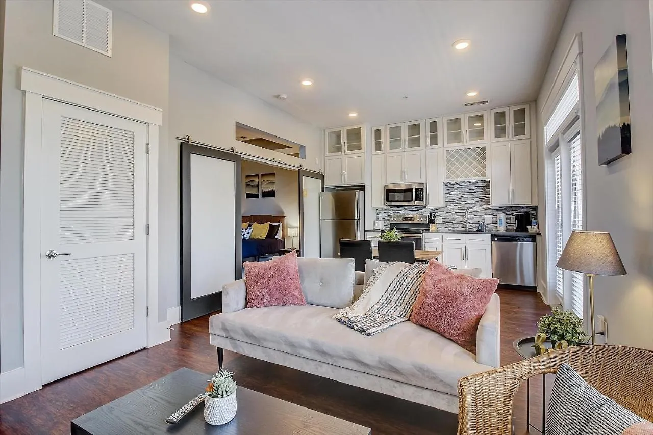 Frontdesk Village At Commonwealth Apts Plaza Midwood Charlotte