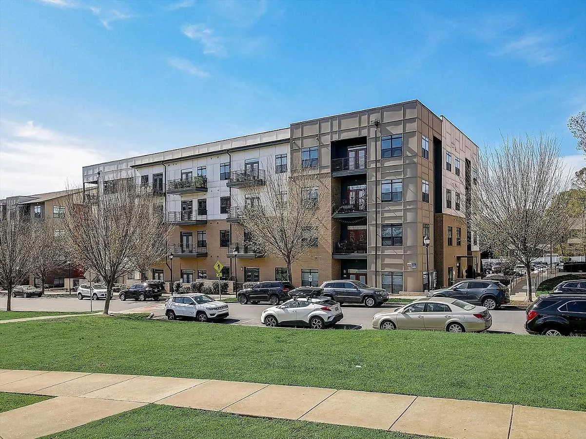 Apartment Frontdesk Village At Commonwealth Apts Plaza Midwood Charlotte
