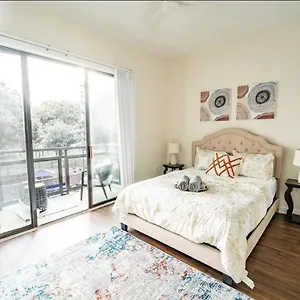 Luxury Uptown Wi-fi Gym Pool Shops Food! Apt 228 Charlotte